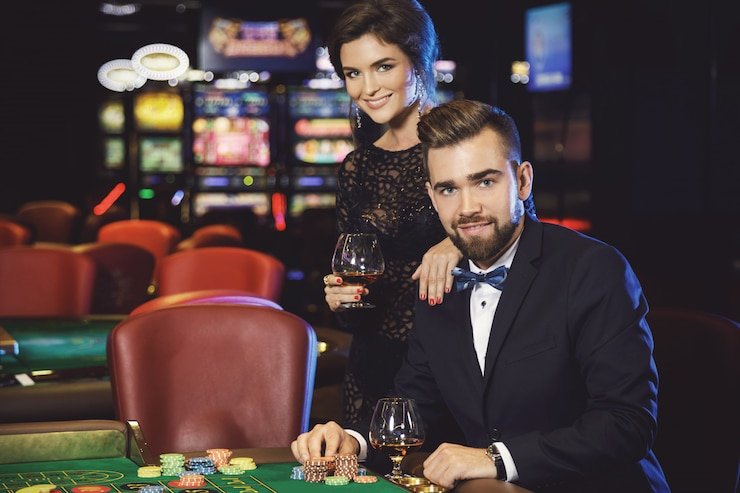 Staf dan tim pengembang javtogel berkolaborasi dalam suasana kerja modern dan kolaboratif